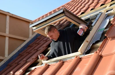 Pose de fenêtres de toit Velux à la Chambonie